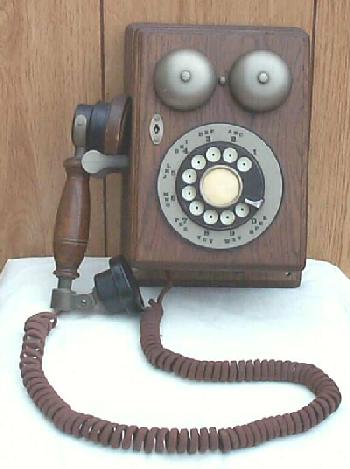 Antique Country junction telephone handset cloth covered Western electric. 